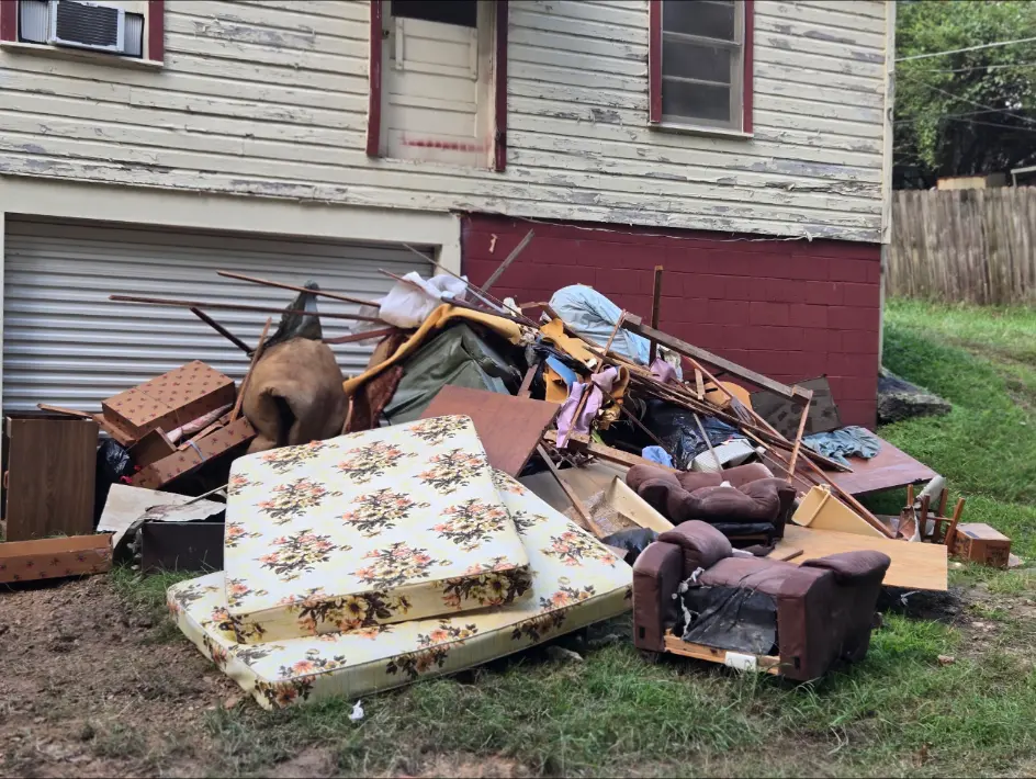 Canton, GA house cleanout with furniture, mattresses and household debris before removal